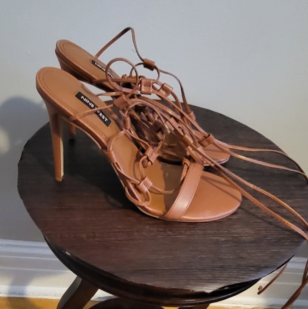 Cognac tie up sandals